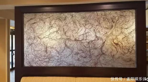 出国度假的我,居然在酒店的窗帘上发现了一些诡异的花纹