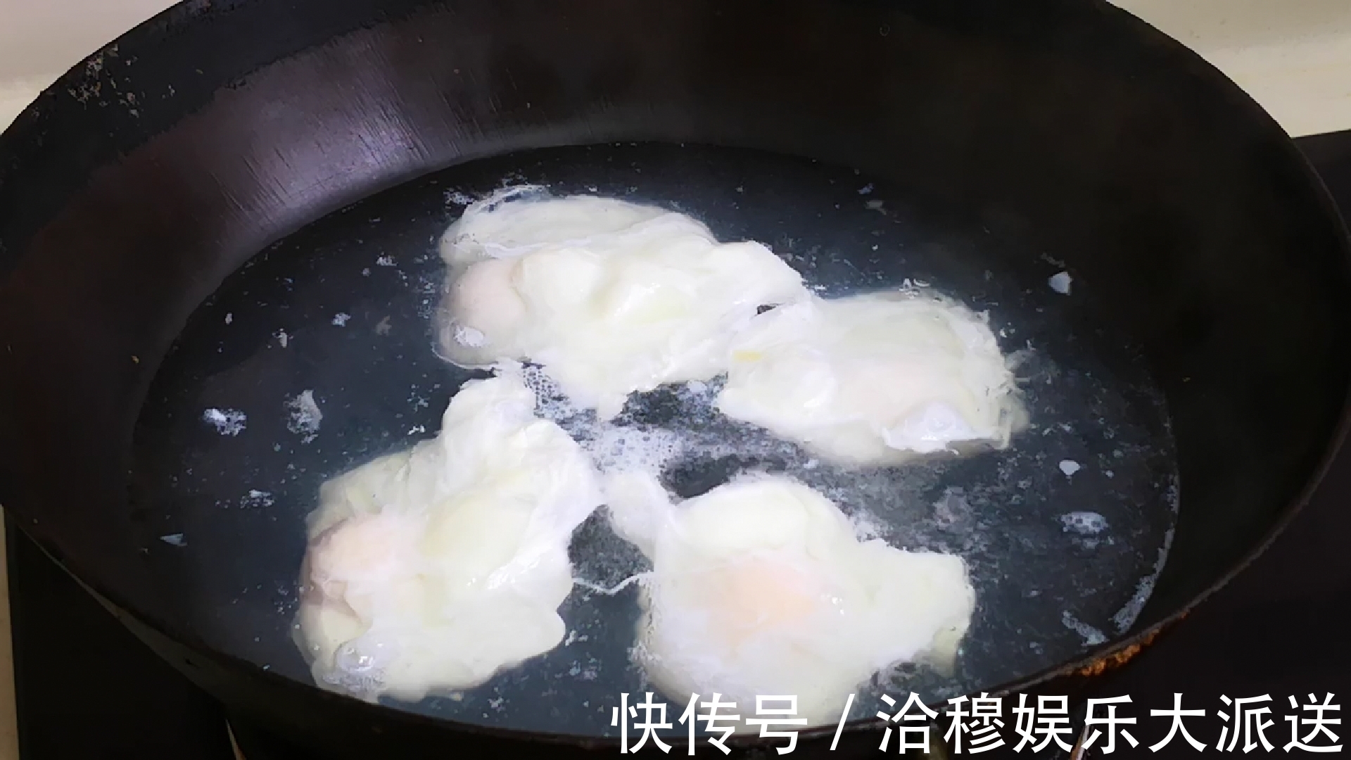 如何煮出一颗完美的荷包蛋掌握2个技巧，怎么煮都不散花