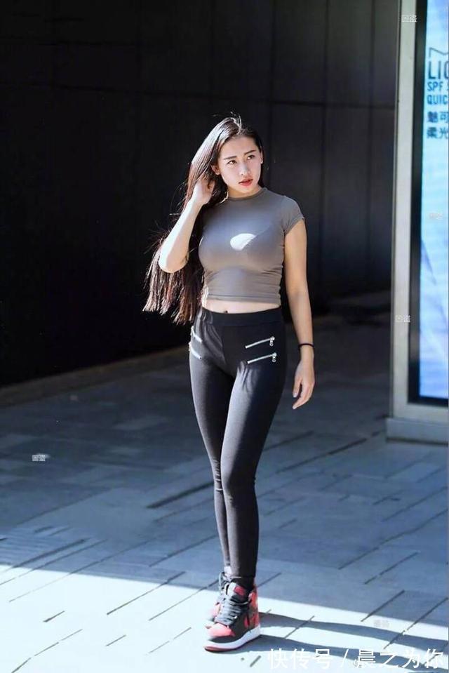 修饰 时尚潮流的打底裤美女,显出优雅的女神气质,楚楚动人!