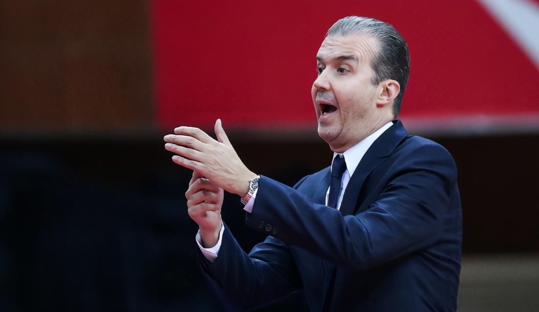 中锋|杜锋再吐槽无防守球员，首钢洋帅目中无人，名嘴怒喷第一中锋