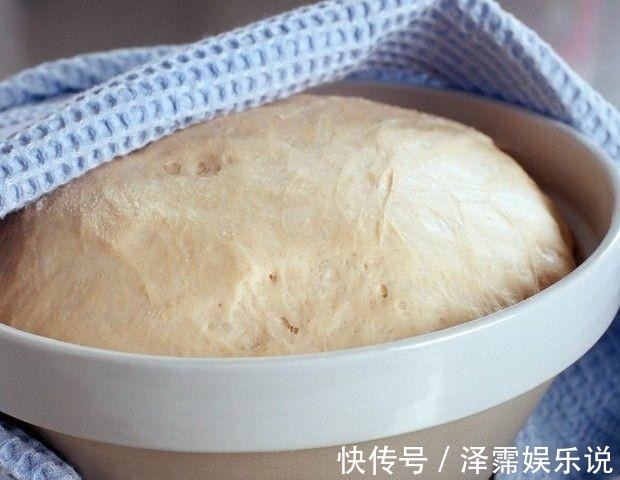 冬天蒸馒头,发面只用酵母就“悲剧”了,放一勺它18分钟发满盆