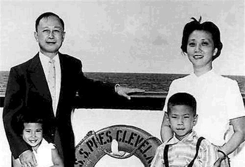 钱家|他36岁没结婚，妹妹急着给他相亲，他气着对妹妹说：我等的人是你