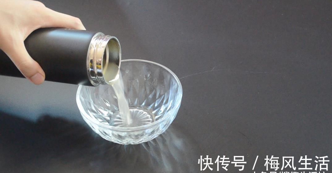 保温杯太深不好清洗, 教你一招, 不用洗涤剂, 细菌污垢洗得干干净净