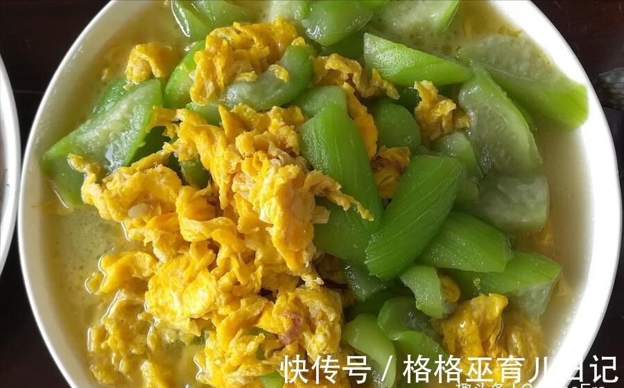 丝瓜|炒丝瓜,切忌直接下锅炒,牢记1个诀窍,翠绿不发黑,香嫩不油腻