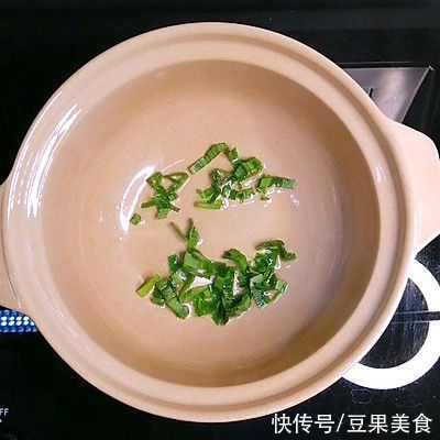 #我心中的冬日限定#冬日里的开胃美食——酸菜肥牛揪面片