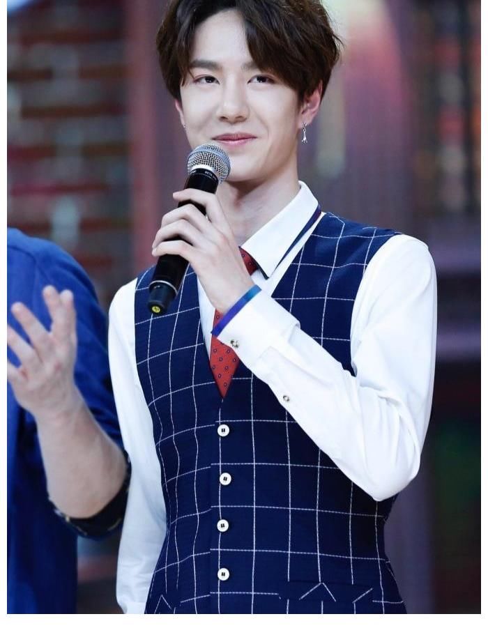 综艺节目大整改，就连《天天向上》的王一博也换位，不再是主持人