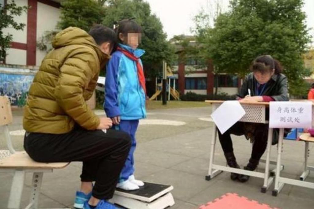 年龄|女孩“初潮”后就不长个了？初潮晚于这个年龄，基本是“大长腿”