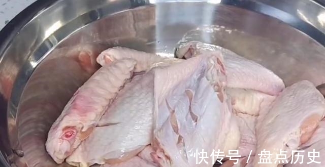 手指|这样做的蒜香鸡翅，老婆吃到吮手指，直呼太香没吃够