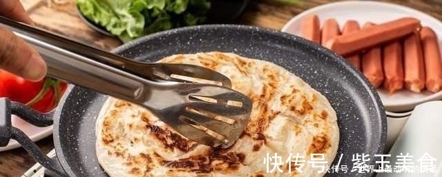 烙饼时，和面用冷水还是热水？牢记2个诀窍，饼柔软起层不干不硬