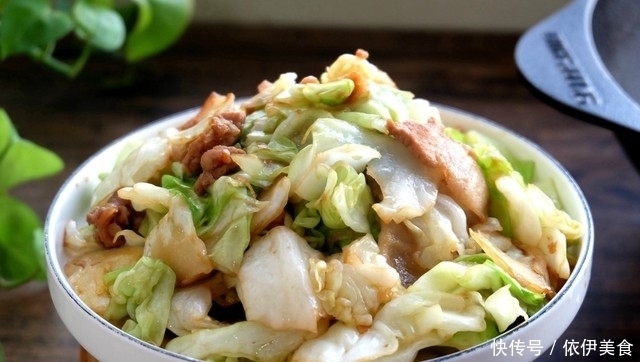 叶子|这菜我家隔两天就要炒一次,1颗菜炒2盘,叶子用手撕,加肉更香