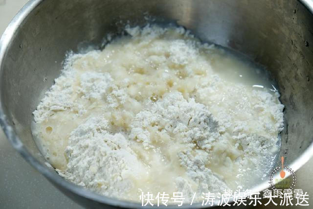面团|葱油饼最好吃的做法,又香又软,一分钟一个,看看你喜欢吃不