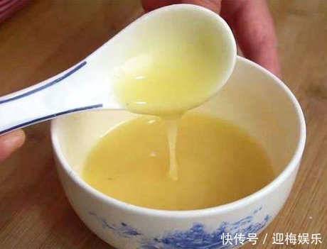 在家自制烧饼,和面有讲究,面要软油酥要香,比早餐店卖的还好吃