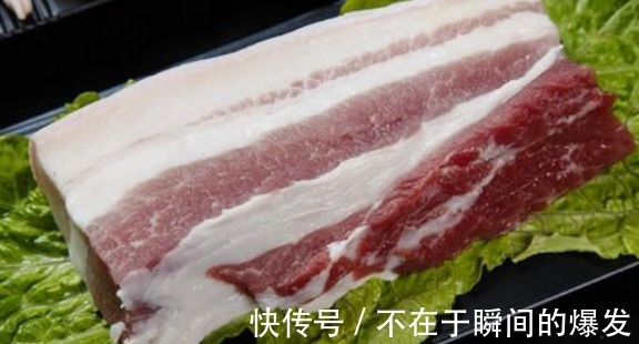 做红烧肉，别再加料酒炖！再加这2料，肉质软烂不油腻，红而透亮