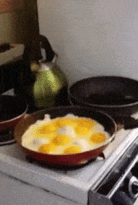 |搞笑GIF:妹子做个保养,弄的跟做木乃伊一样