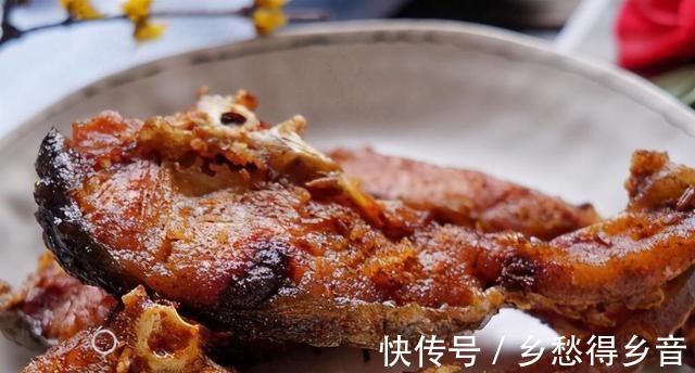 焦内里|秋后，这鱼要多吃，搭配多样的香料制作，熏鱼外皮焦内里嫩快来学！