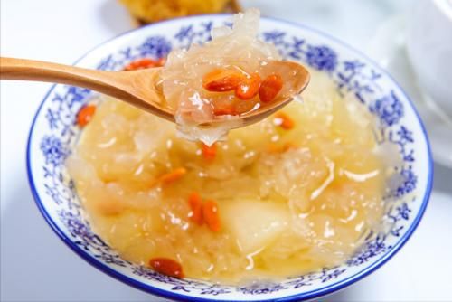 老一辈|入秋后多喝银耳汤，要想银耳出胶又快又多，老一辈教你2个技巧