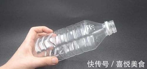 在门口放一个塑料瓶,太聪明了,解决了困扰大家的一大难题,真棒