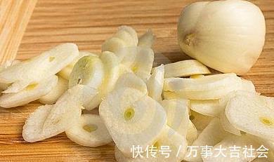 叶子|牛奶鸡蛋靠一边，它是“补钙之王”，可惜太多人不懂，被当成废料