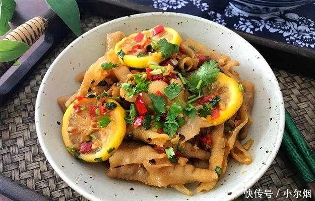 夏天鸡爪最好吃的做法,酸辣爽口入味,下酒下饭,越啃越过瘾