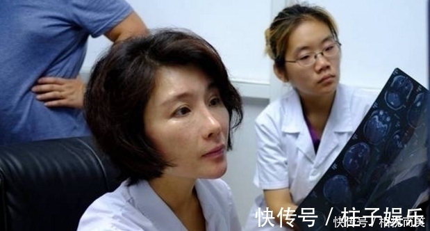 小女孩|医生给小女孩看病,让她吹白纸,吹了几十下后,奇怪的现象出现了