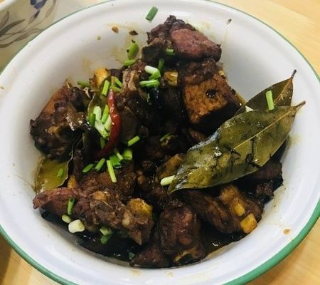 婚后爸妈来看我,我下厨做了一桌菜招待,吃完饭后婆婆板起了脸