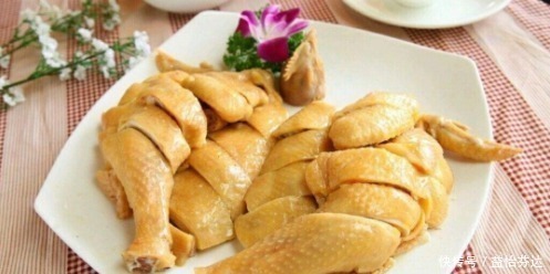 粤菜|白切鸡，不只是放姜葱，少了它，鸡皮根本不会变黄
