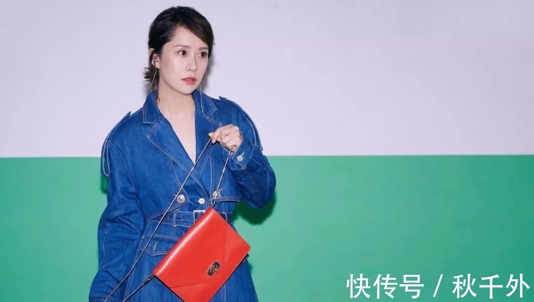 潮范儿 牛仔又流行起来了，时尚百搭不会出错，明年开春也要这么穿！