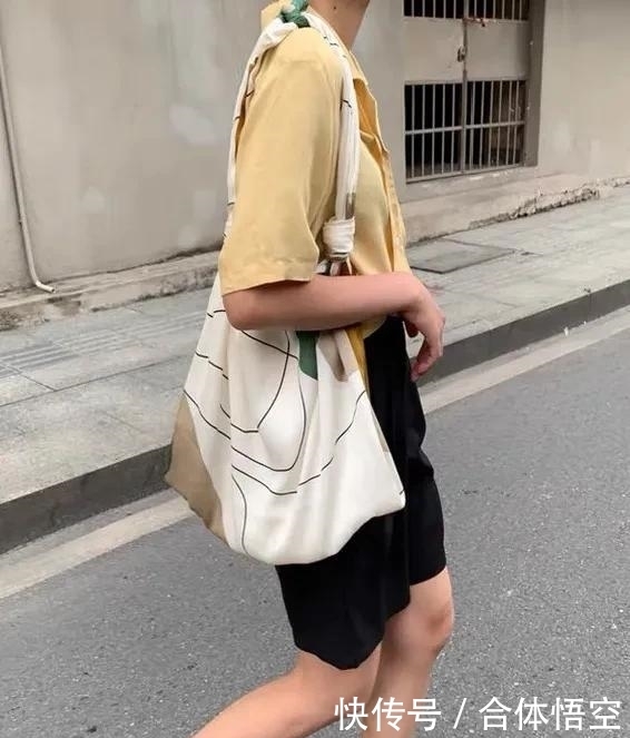烂大街的包包别背了!2021春夏最流行的是这些