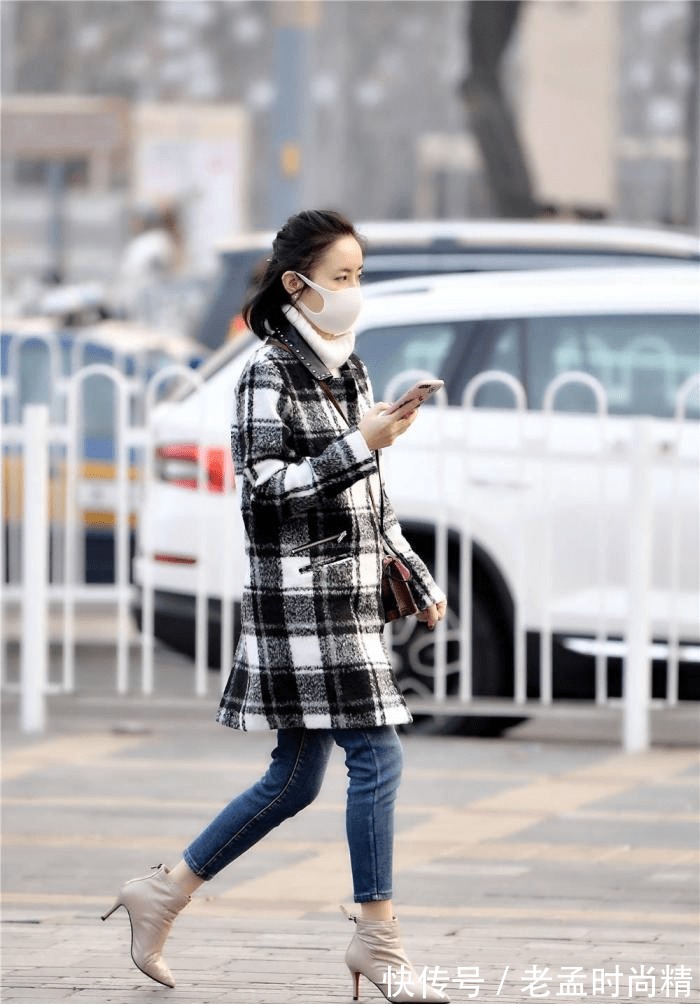 短靴|冬季选择紧身牛仔裤搭配尖头细跟短靴,精致时尚,衬托骨感身材