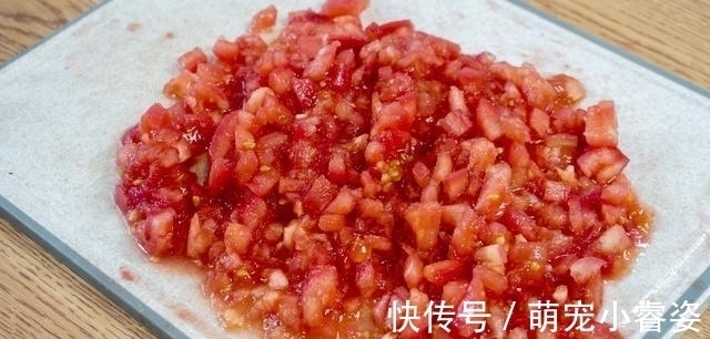 晒晒一家4口的晚餐，全是家常菜，用心搭配，家人爱吃，顿顿光盘