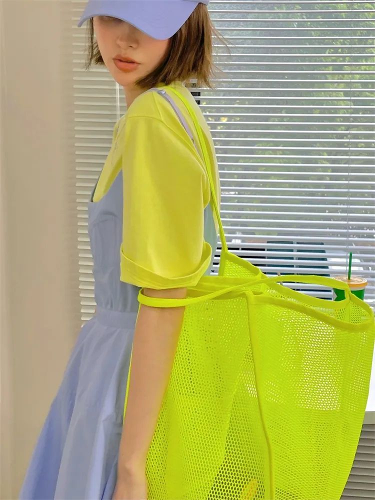 彼得潘|别再穿黑白灰了！今年流行“初恋色”，惊艳又高级