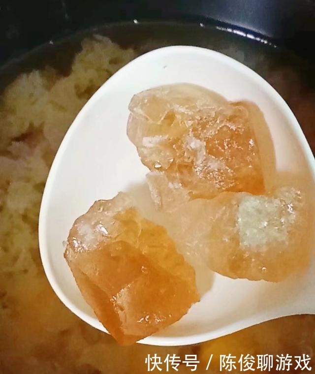 它是“穷人的燕窝”,女人2天吃1次,皮肤光滑,40岁似少女