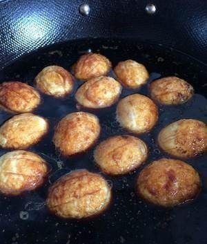 大学门口的美食,价格3元一碗,喜欢吃的人排长队等候!