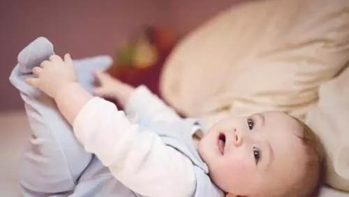 母乳|宝宝空屁、臭屁“屁事”多这5种暗示宝宝健康的屁,你知道吗