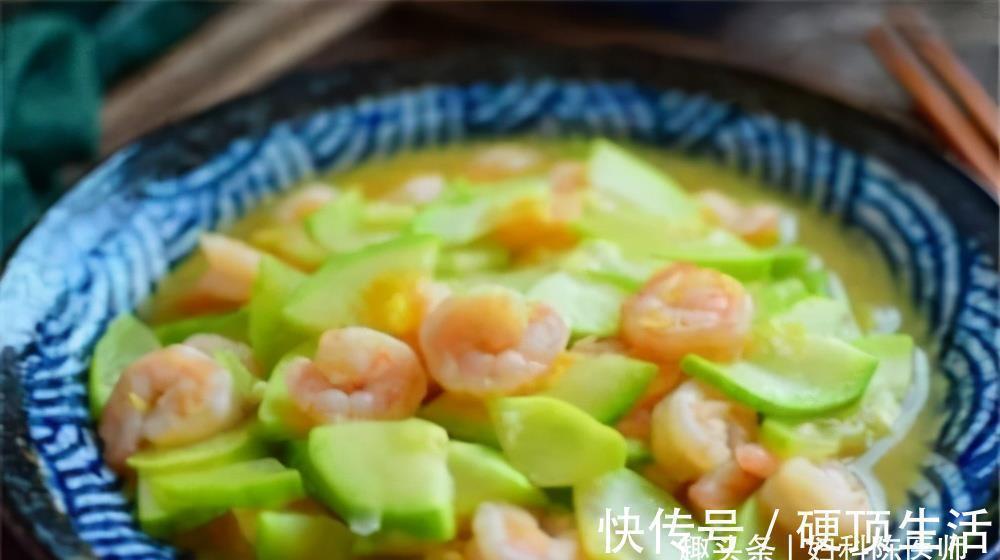 杏梅|人到中年想长寿,推荐吃3种食物,滋润肌肤,排毒消脂,缓解便秘