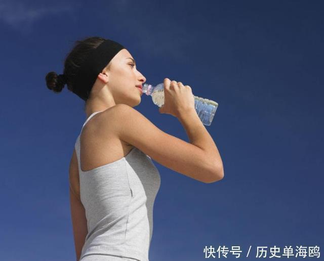 白开水|白开水是免费“长寿药”,但喝的时间也有讲究,早知早受益