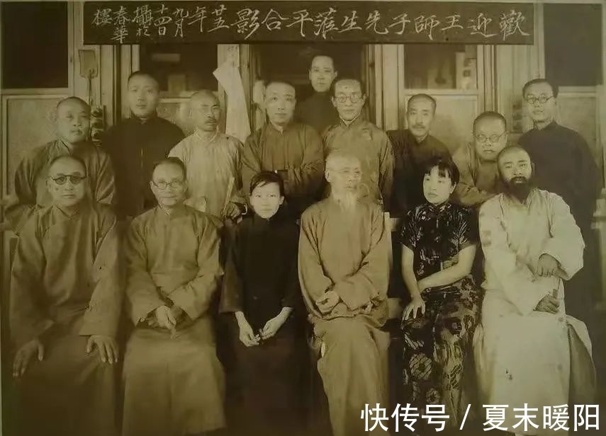 大千#极目苍穹 超以象外:张大千青绿山水杰构《李检法定林萧散图》