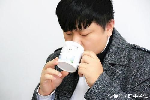 盐水|早上空腹喝水有益健康？专家直言：喝水时犯了错，不养生还伤身