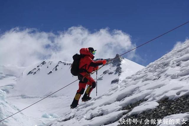 中年|攀登珠峰有条规定：那就是遇到同伴摔倒不允许搀扶，这是为什么？