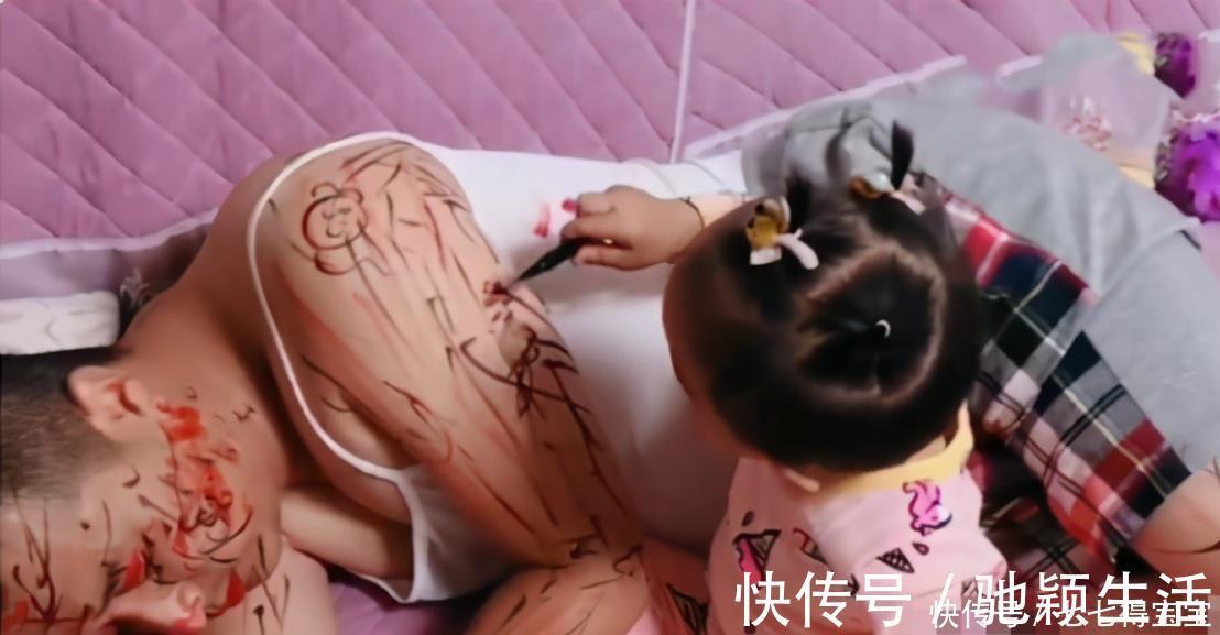 精湛|3岁萌娃在爸爸背上作画,手艺精湛连猫都看傻,网友:幸亏是女儿