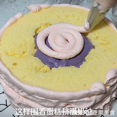 #安佳佳倍容易圣诞季#紫薯芋泥爆浆蛋糕,冰淇淋口感