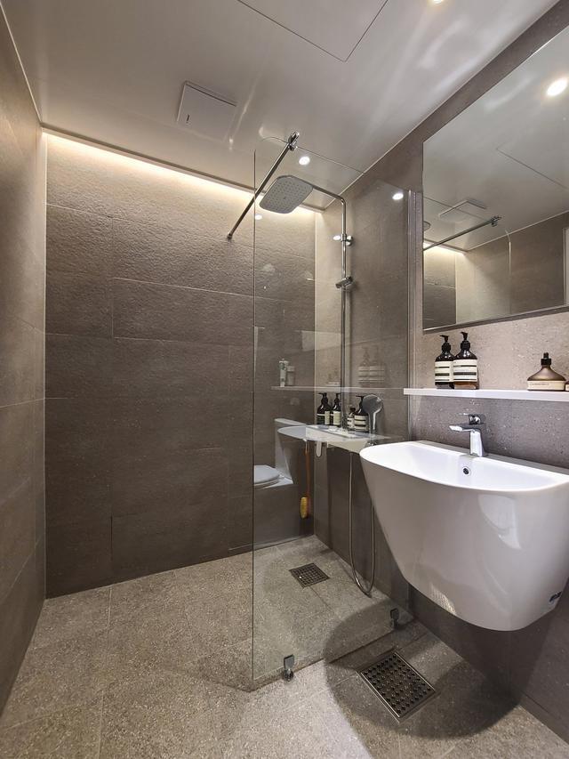 玻璃柜|一到月初就扔家具,85㎡干净得太赏心悦目了,再住10年也不会乱