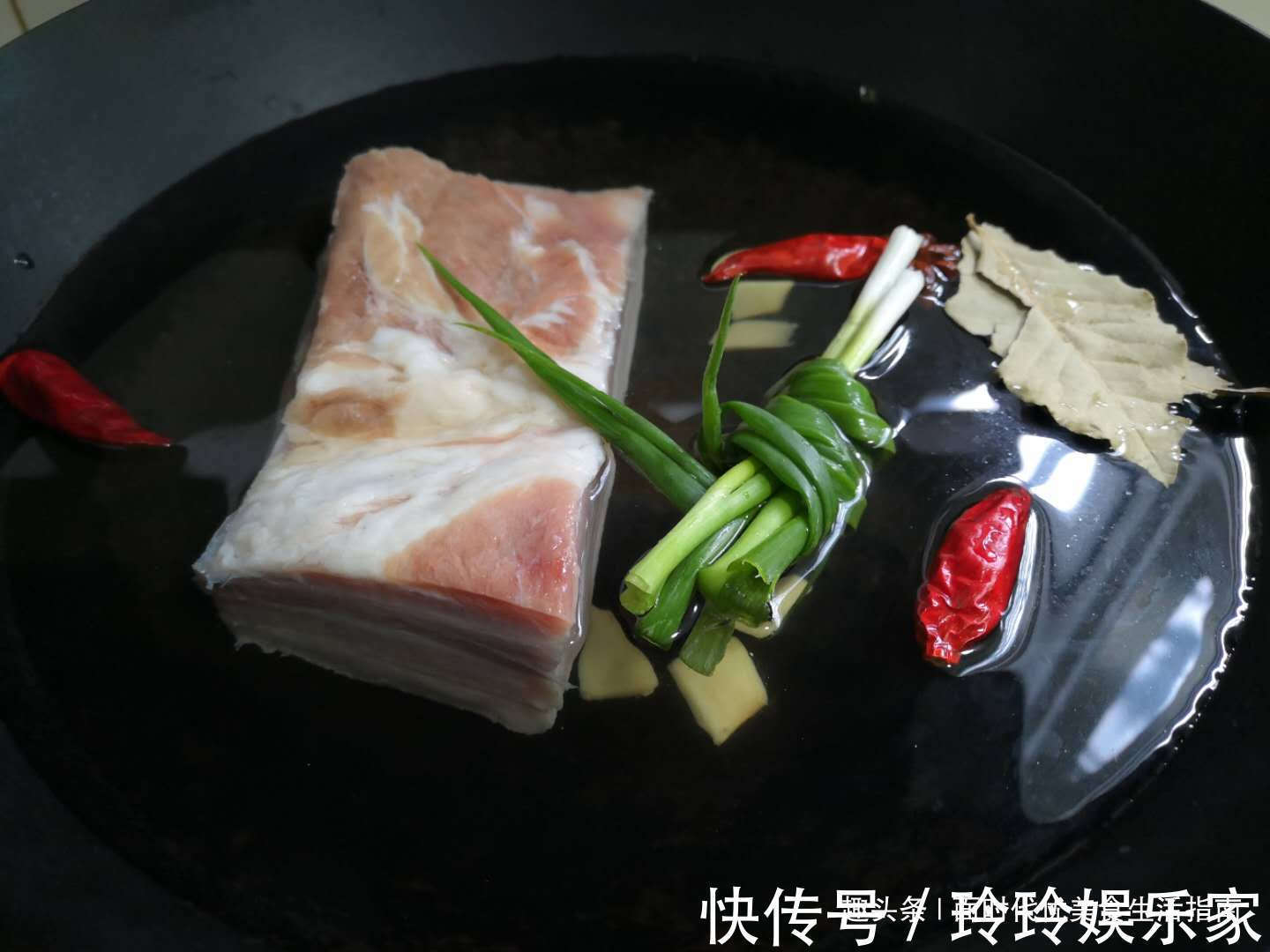 蒜泥白肉家常做法,清爽不油腻,简单几个步骤,比饭店的还好吃