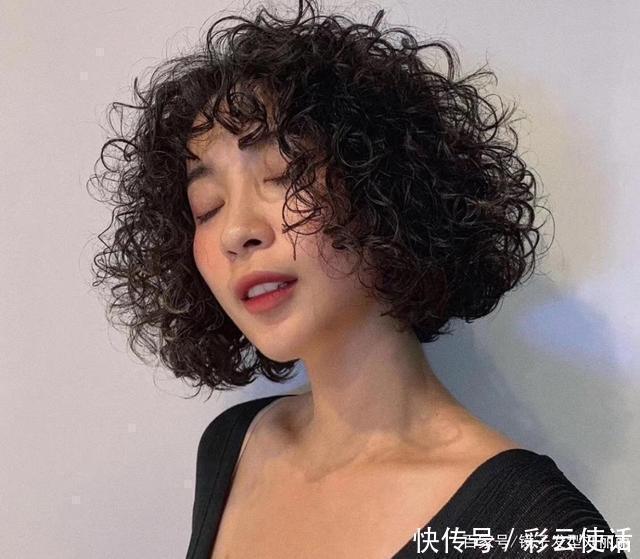 瘦脸 越烫越时尚发型20款,蓬松瘦脸真洋气,有你同款吗