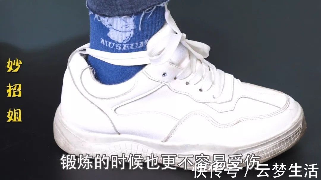 雪地靴|今天才知道，鞋子后面的“小尾巴”，还有这作用，后悔知道晚了