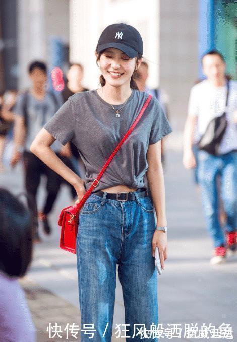 灰色 灰色上衣搭配牛仔裤,温柔似水,甜美又好看