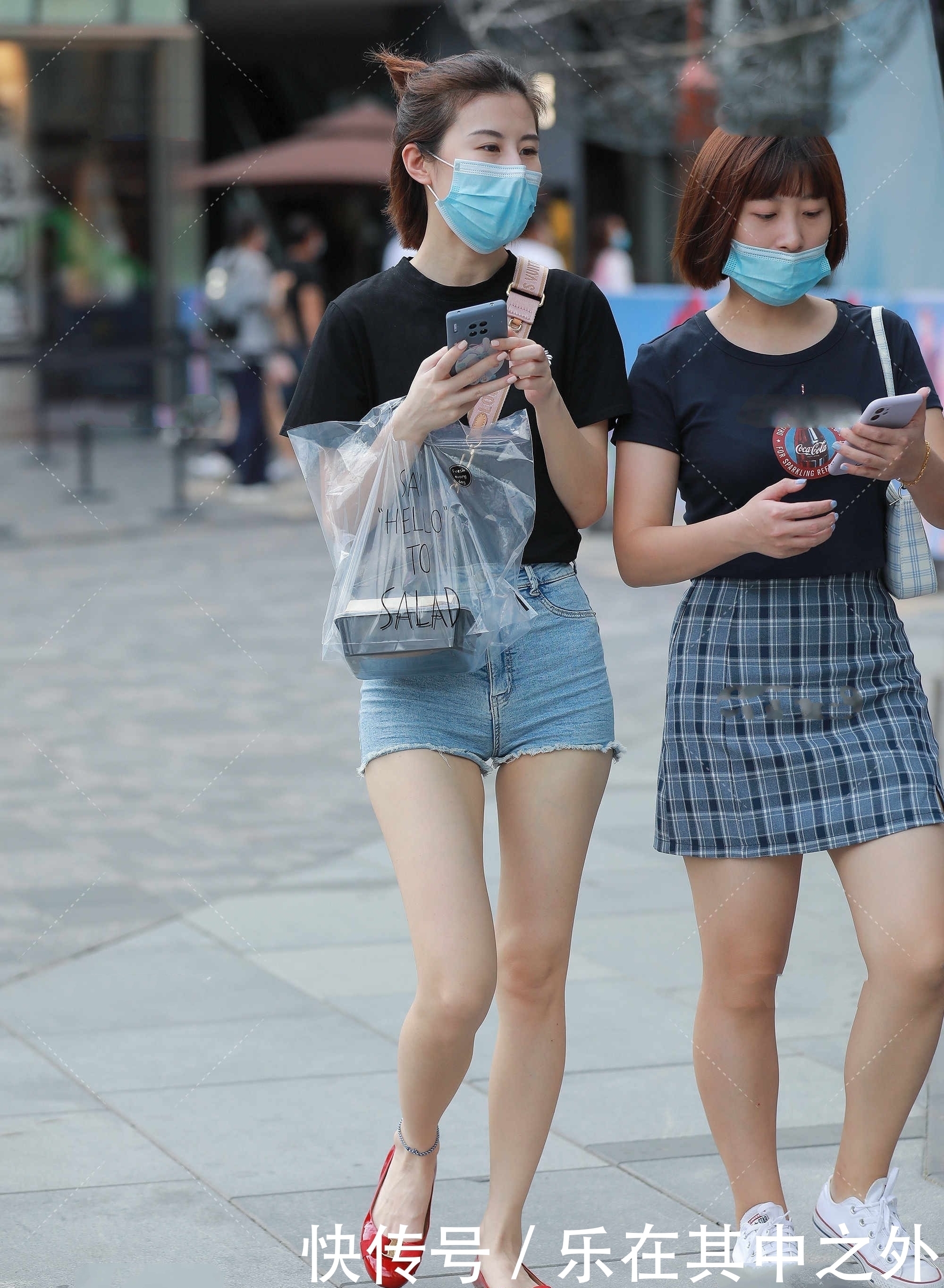 清爽|青春淑女简约黑色T恤,清爽干净,红色PU鞋清爽又好看