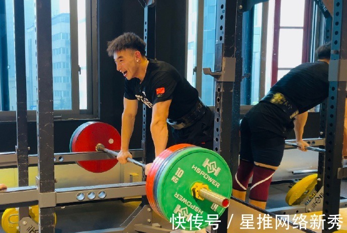 身高|身高不够肌肉来凑，擅长力量训练，拥有高耸入云的迷人斜方肌！