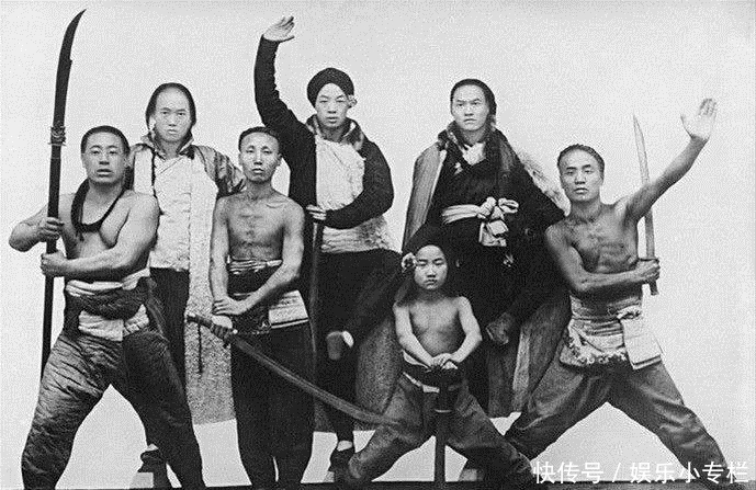 美的|清朝罕见老照片青楼女子陪客人打麻将,最后一张美的不可方物!