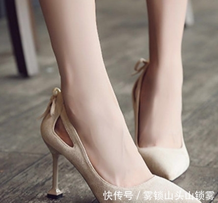 今年春天女人一定要换双高跟鞋，新上款式美爆了，鞋跟角度好不累
